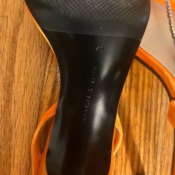 Charles and Keith heels. Heels height is 4-5 cm. I have never worn. - Picture 7 of 7